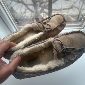 Ugg Slippers Size 8 Women’s